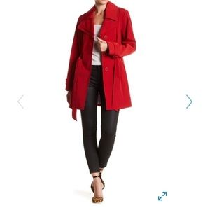 London Fog size small cream color rain coat!